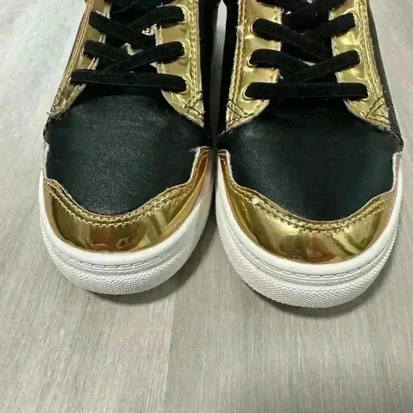 5. Versace sneakers boys shoes Leather Embossing Design Black Gold Metal Low Cut - Picture 2 of 14